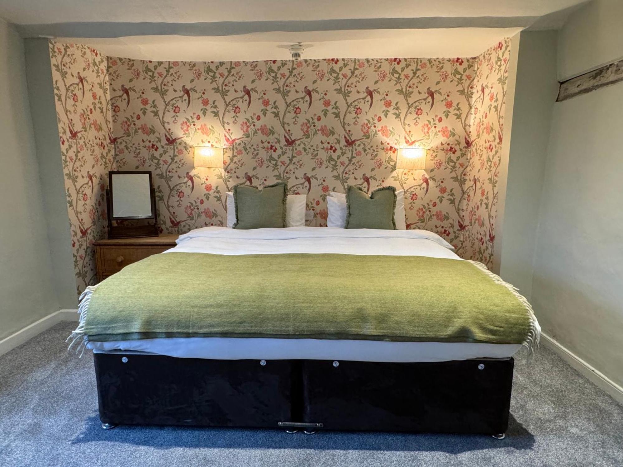 Neeld Arms Otel Grittleton Dış mekan fotoğraf