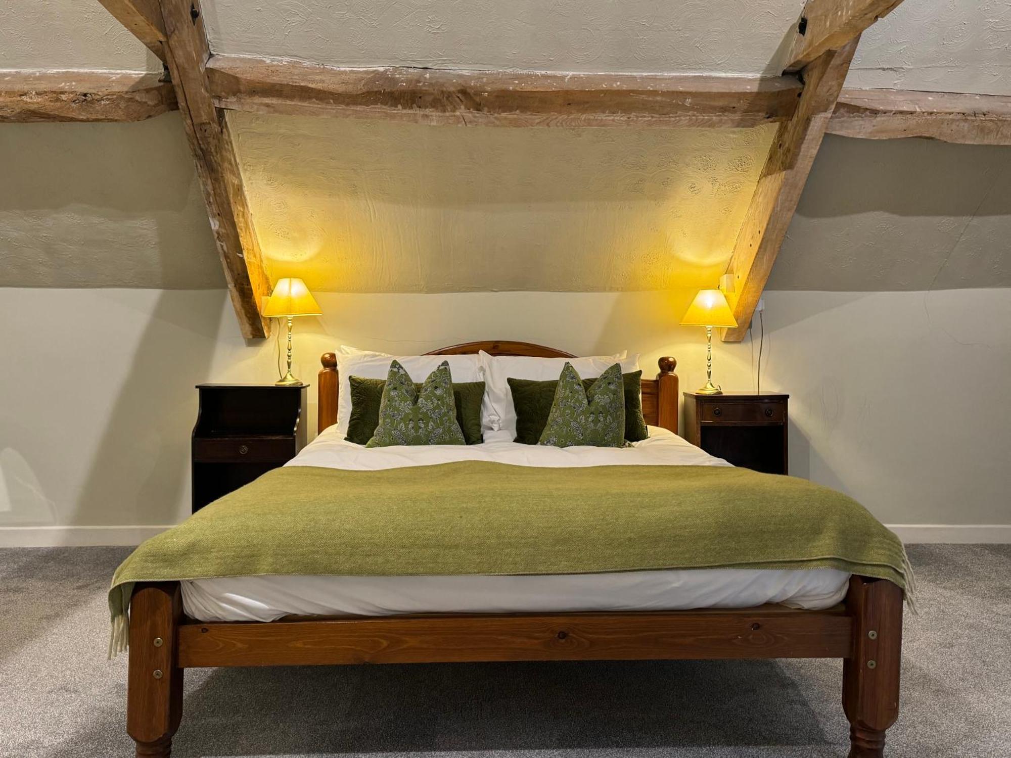 Neeld Arms Otel Grittleton Dış mekan fotoğraf