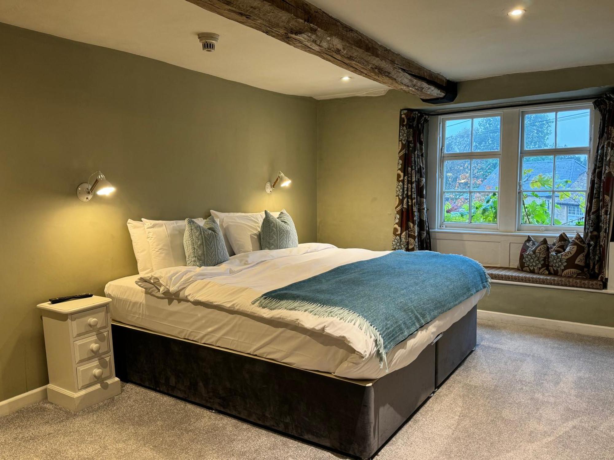Neeld Arms Otel Grittleton Dış mekan fotoğraf