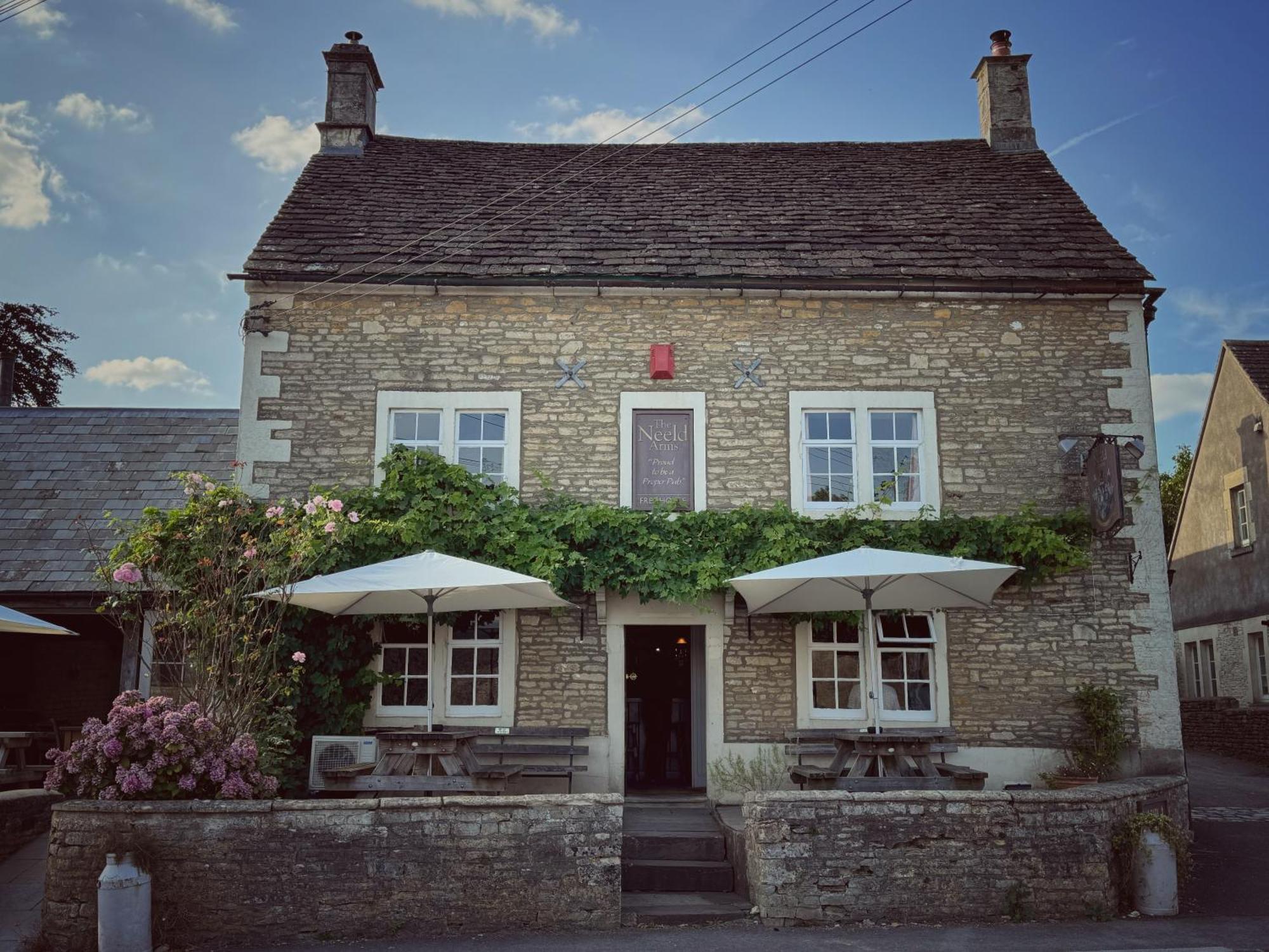 Neeld Arms Otel Grittleton Dış mekan fotoğraf