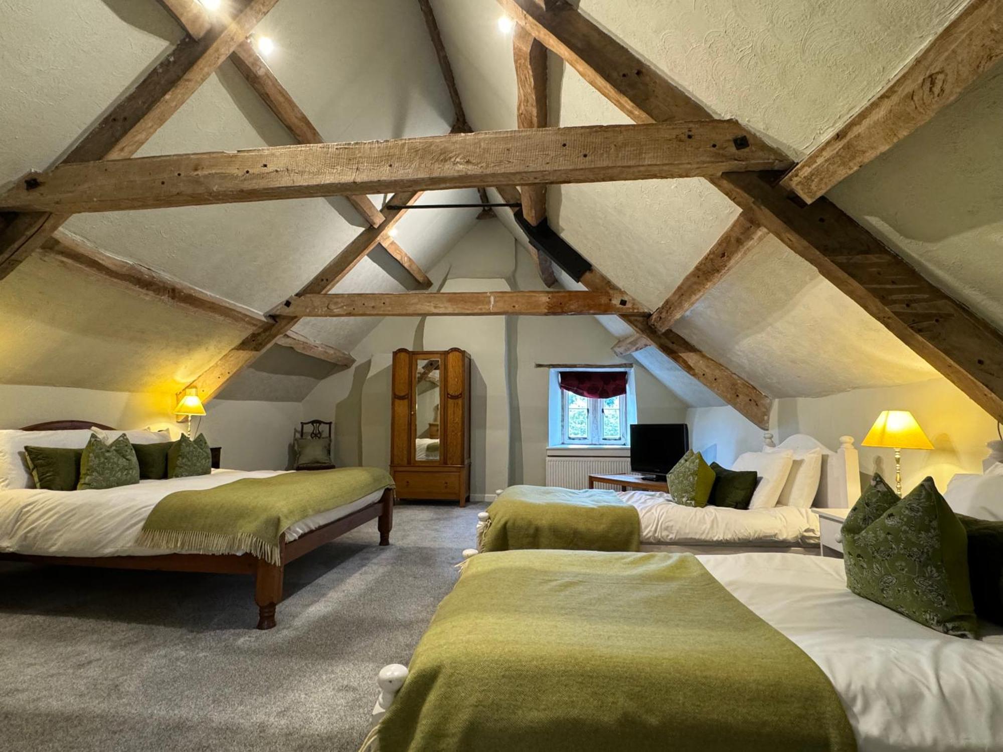 Neeld Arms Otel Grittleton Dış mekan fotoğraf